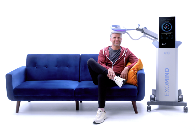 man getting exomind therapy in sarasota chiropractic office